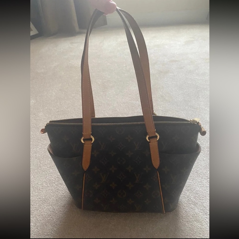 Louis Vuitton Totally Shoulder Bag